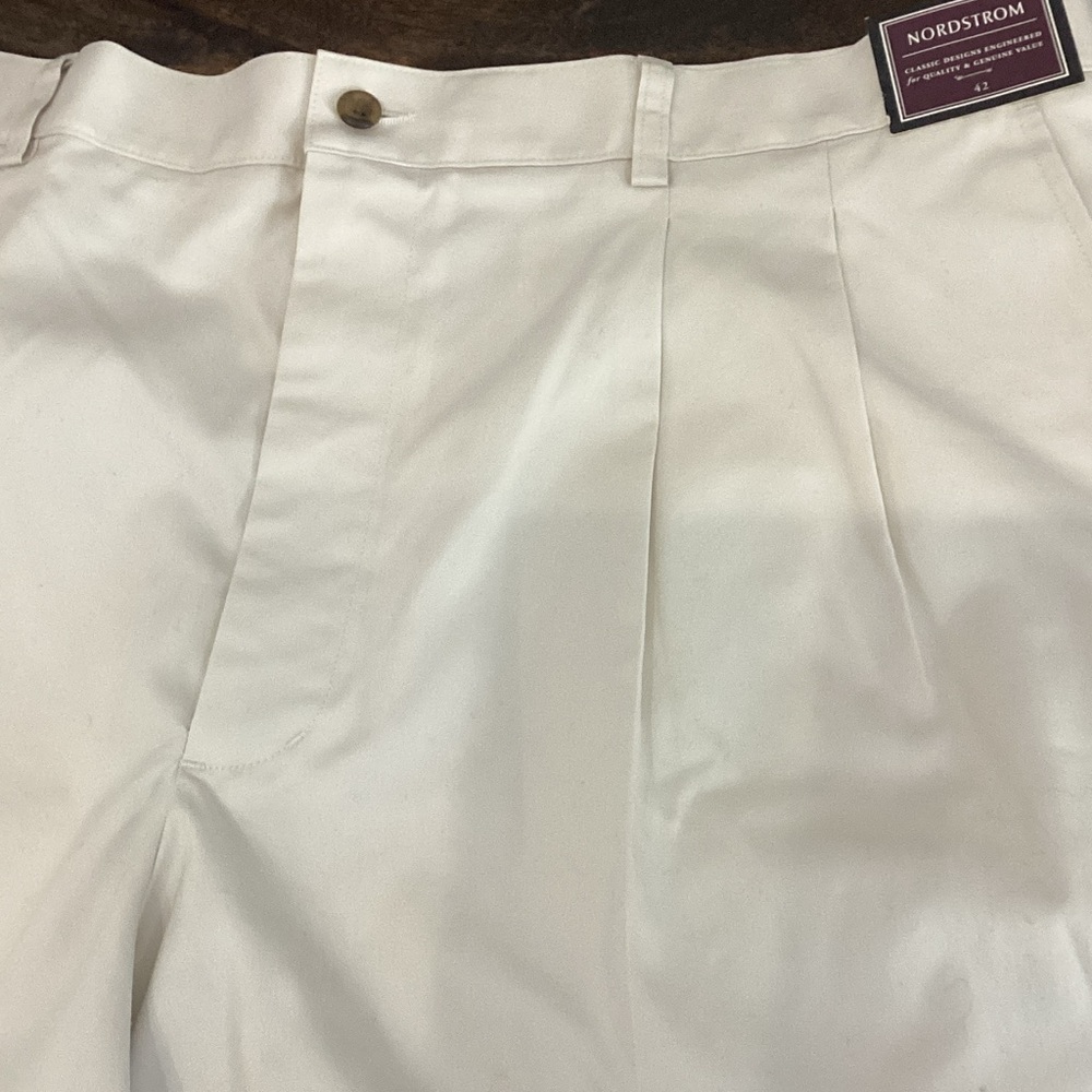 Nordstrom White Men’s Pleated Dress Shorts